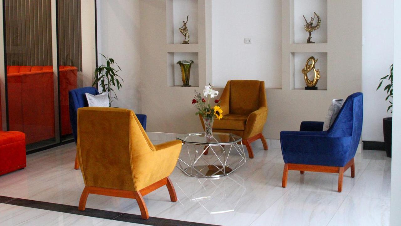 Sm Hotel Plus Lima Bagian luar foto