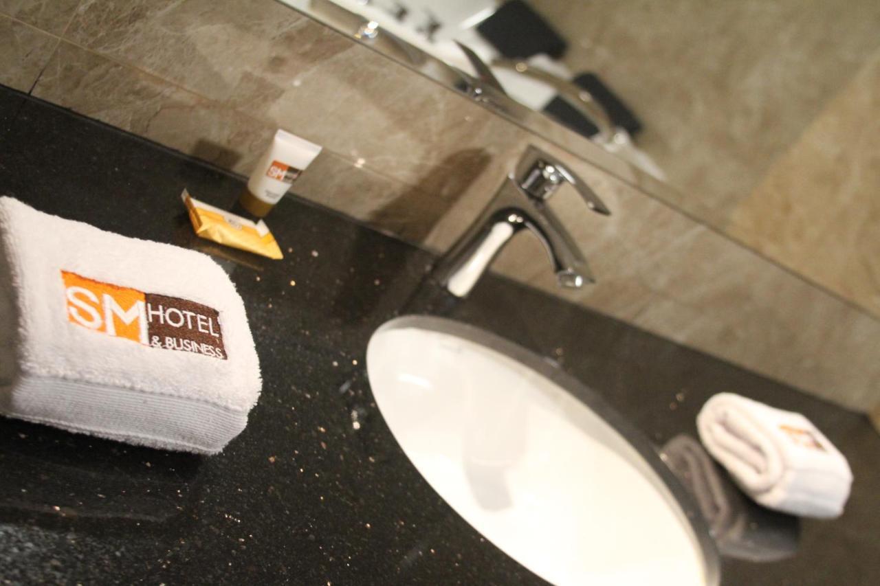 Sm Hotel Plus Lima Bagian luar foto