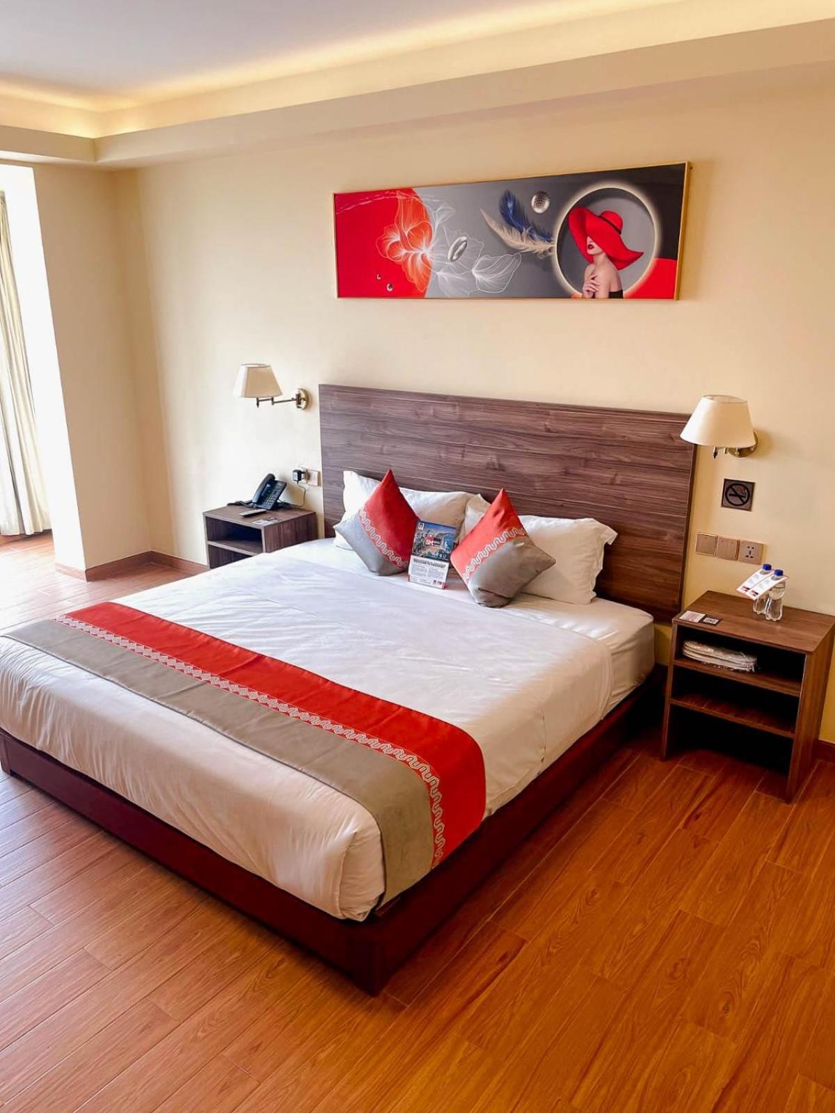 Sm Hotel Plus Lima Bagian luar foto