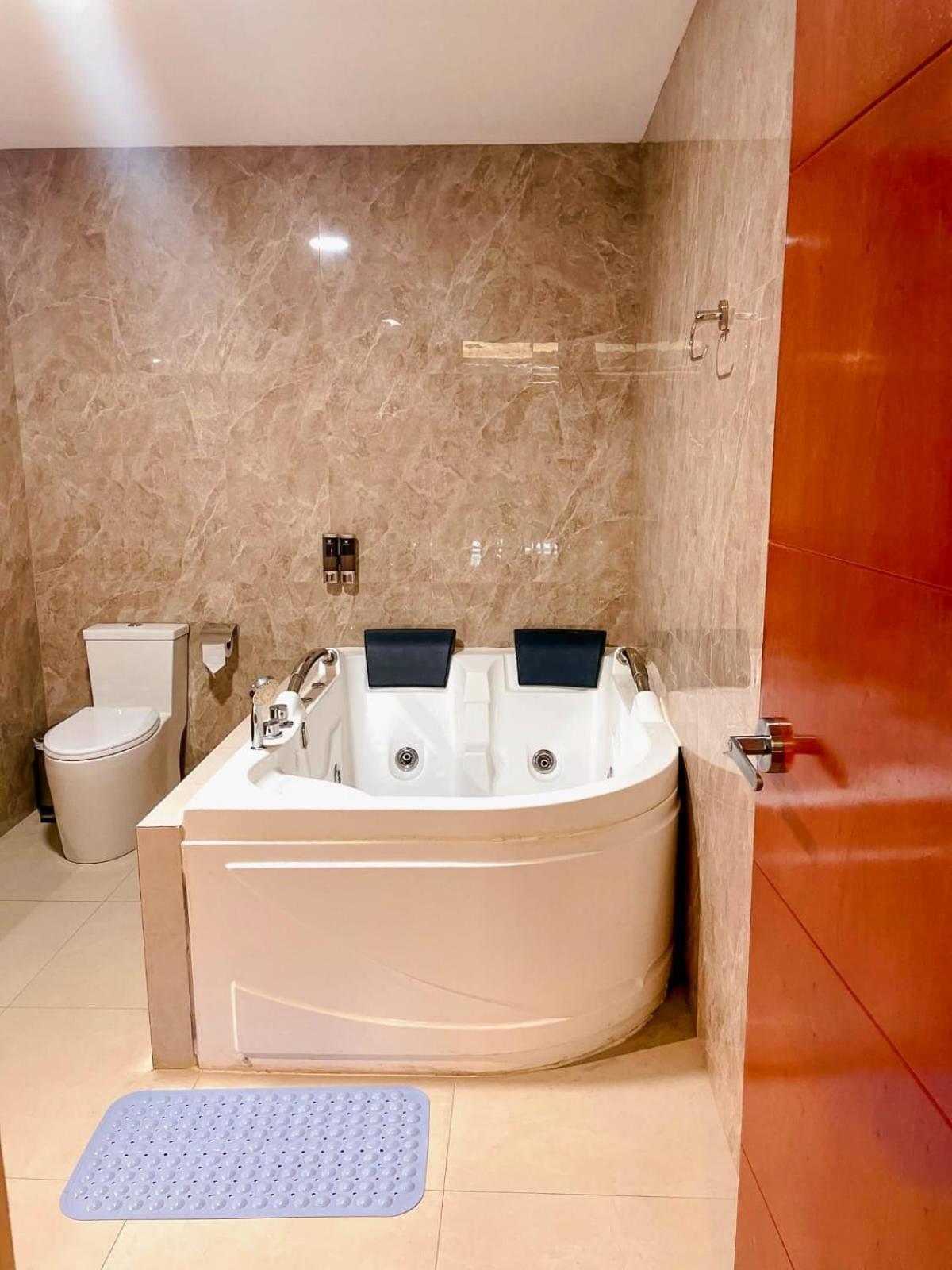 Sm Hotel Plus Lima Bagian luar foto