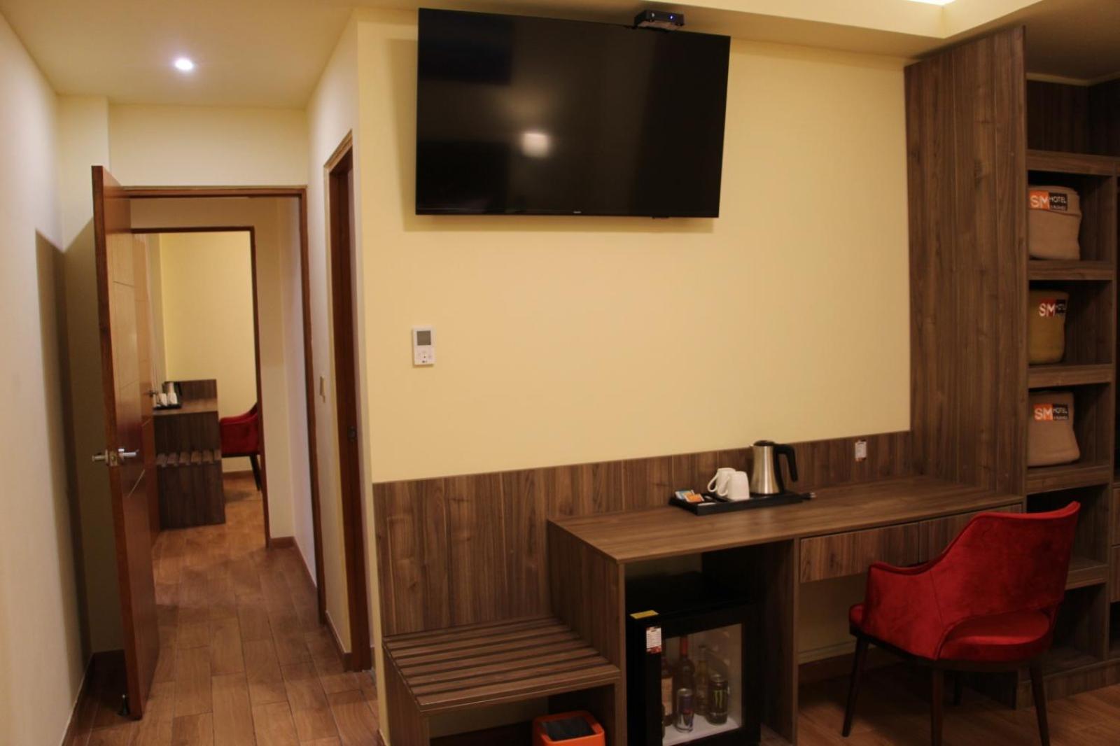 Sm Hotel Plus Lima Bagian luar foto